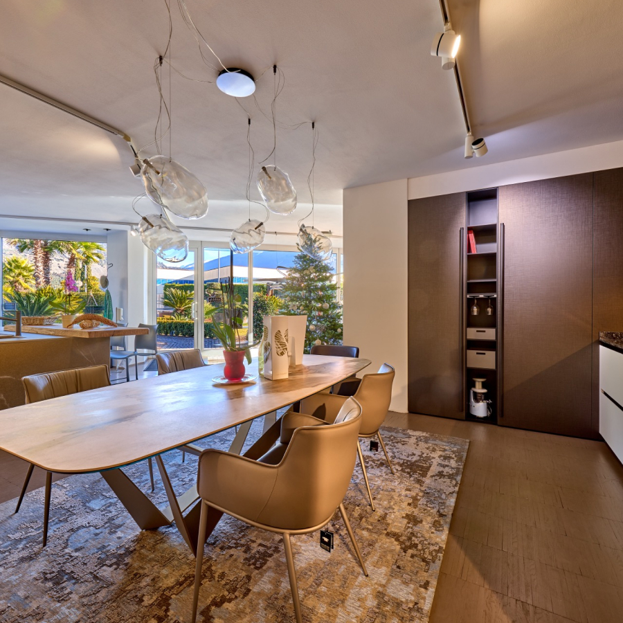 Cucina di design esposta nello showroom negozio di arredamento Area 67 Concept