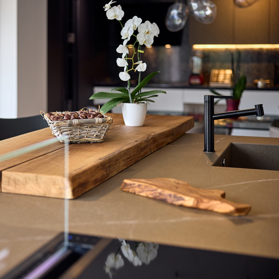 Particolare materiali bancone di cucina esposta nello showroom Area 67 Concept