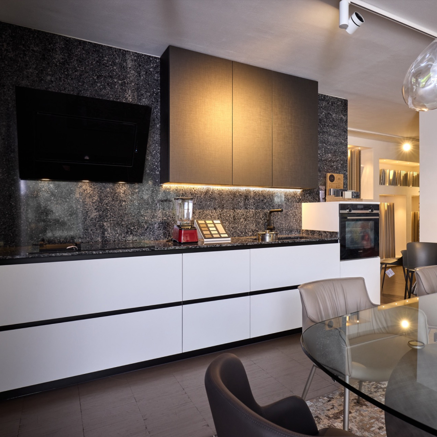 Cucina moderna esposto nello showroom Area 67 Concept ad Arco in Trentino
