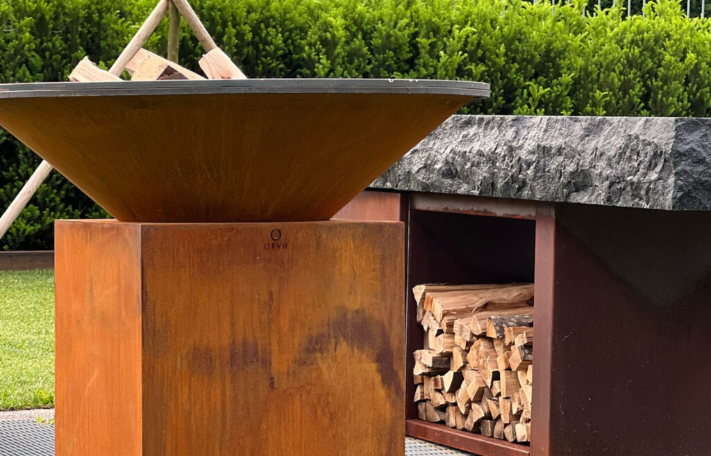 Dettaglio con barbecue di design, negozio di arredamento Area 67, Arco in Trentino